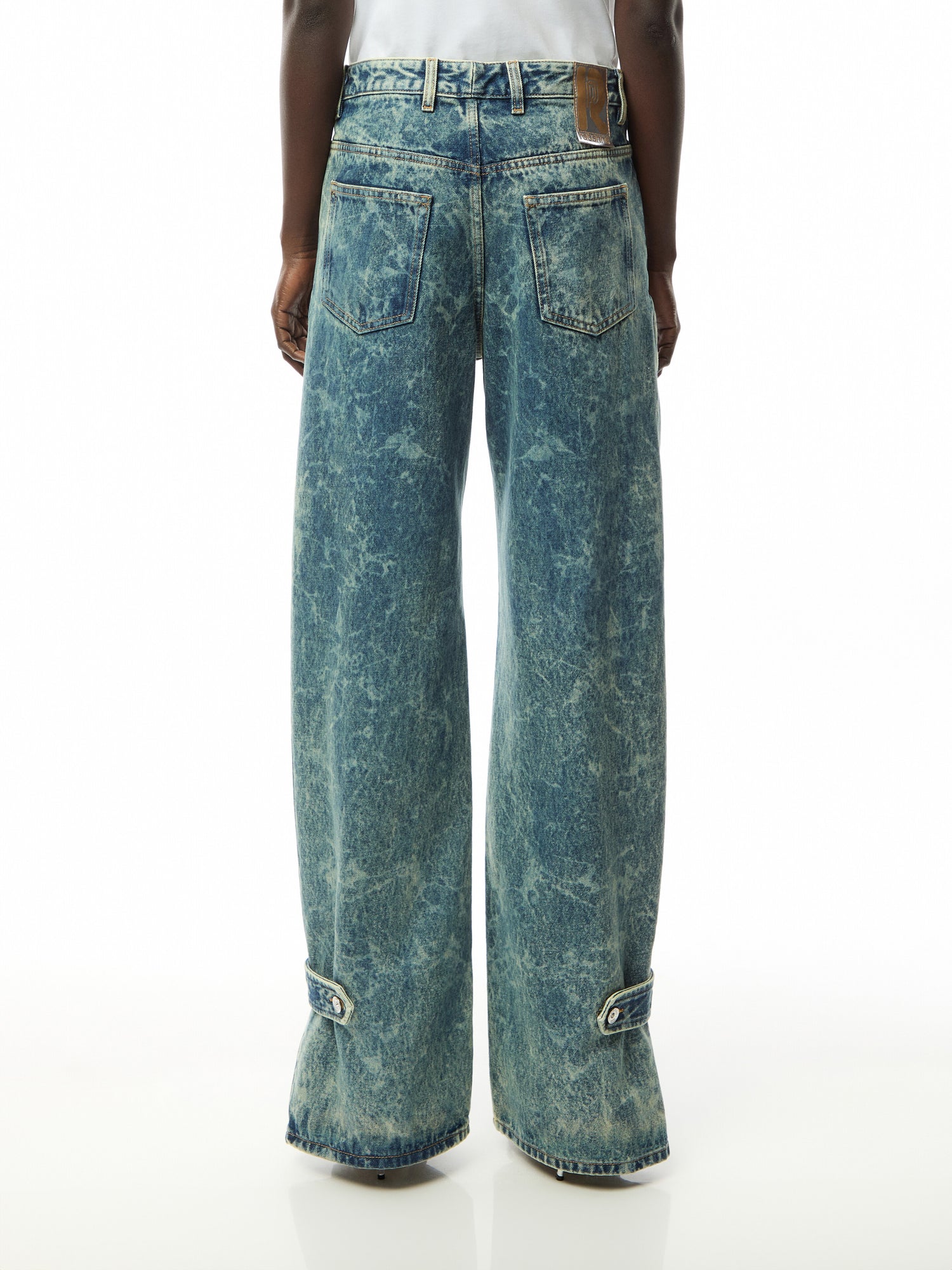 Wide-leg Jeans in Washed Denim