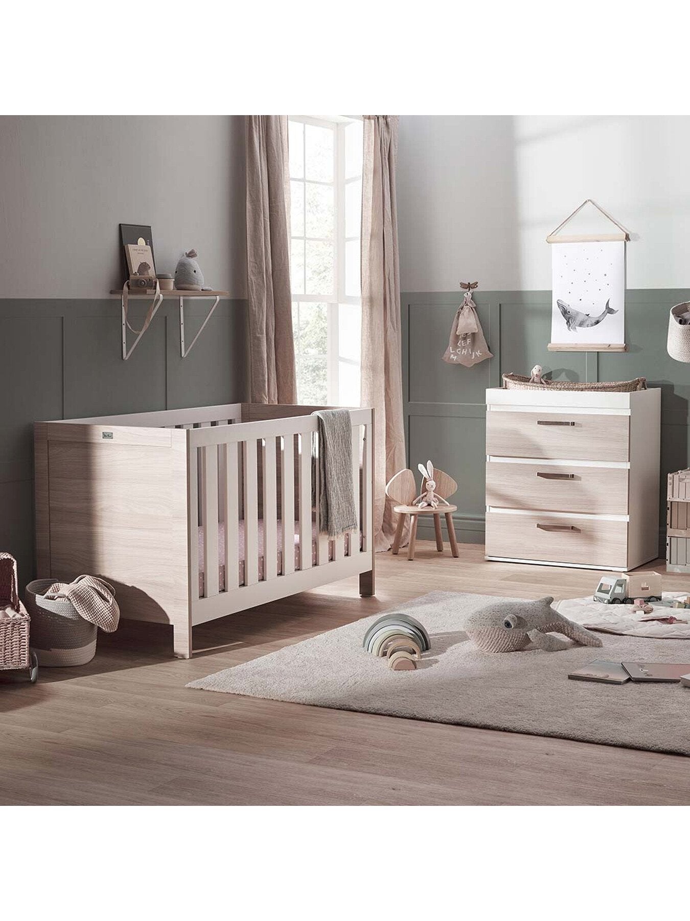 Finchley White Cot Bed