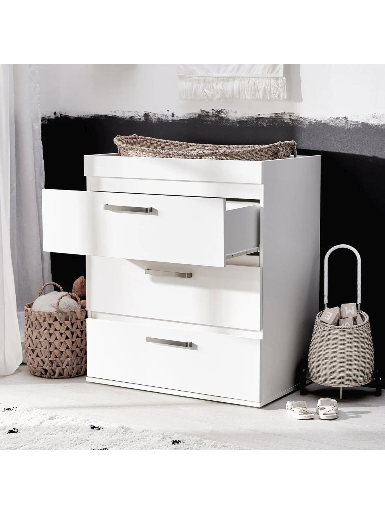 Finchley White Dresser