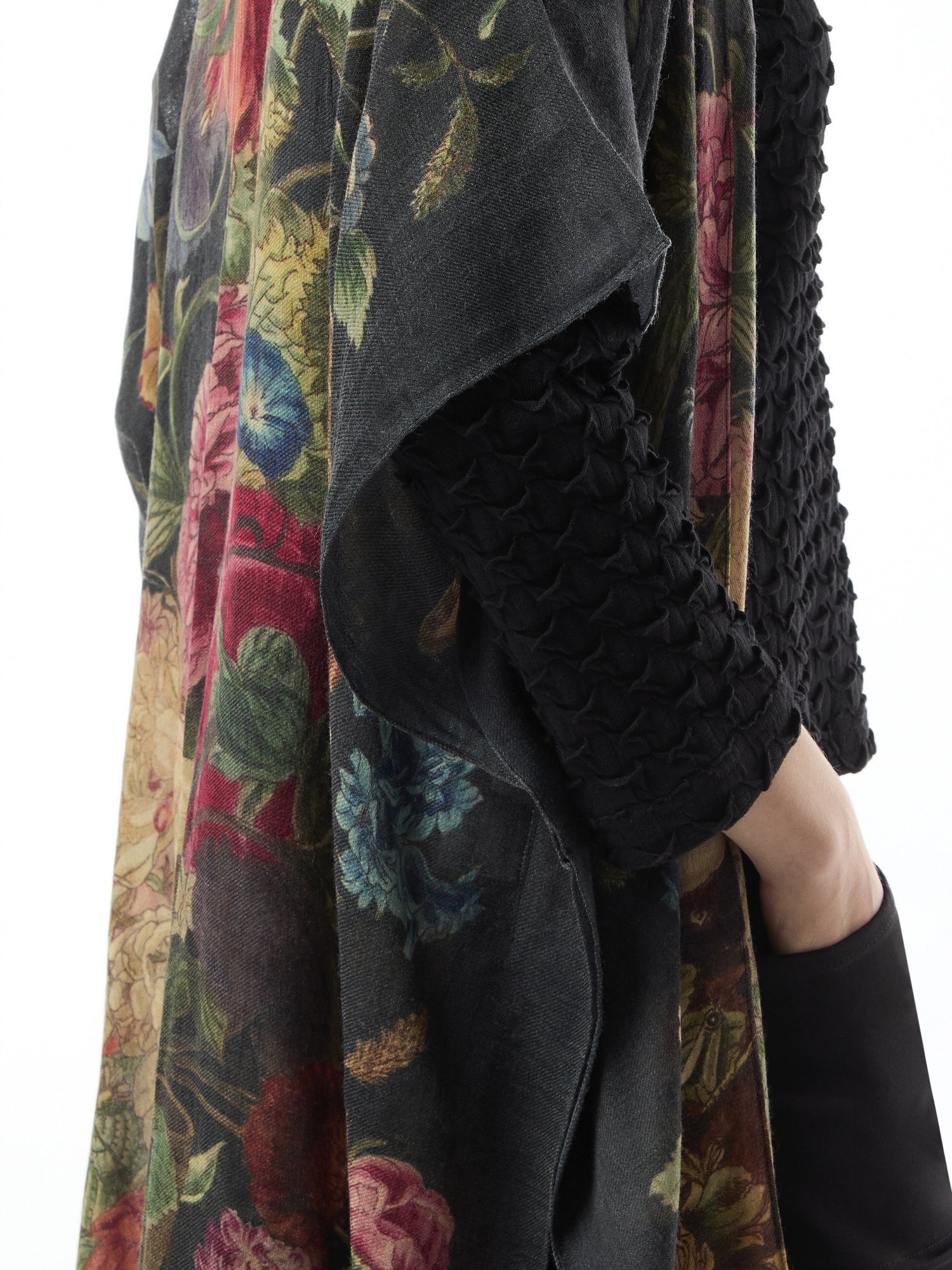 Primula Black Wool Throwover