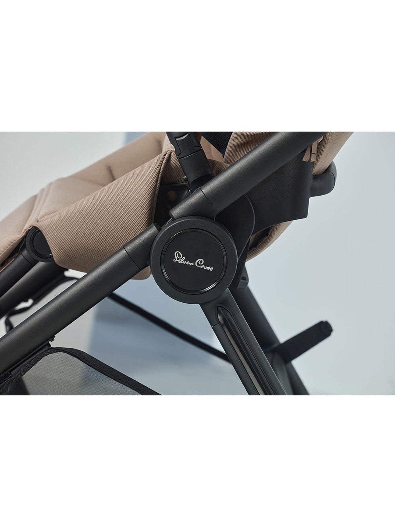 Dune 2 With First Bed Folding Carrycot & Accessory Box