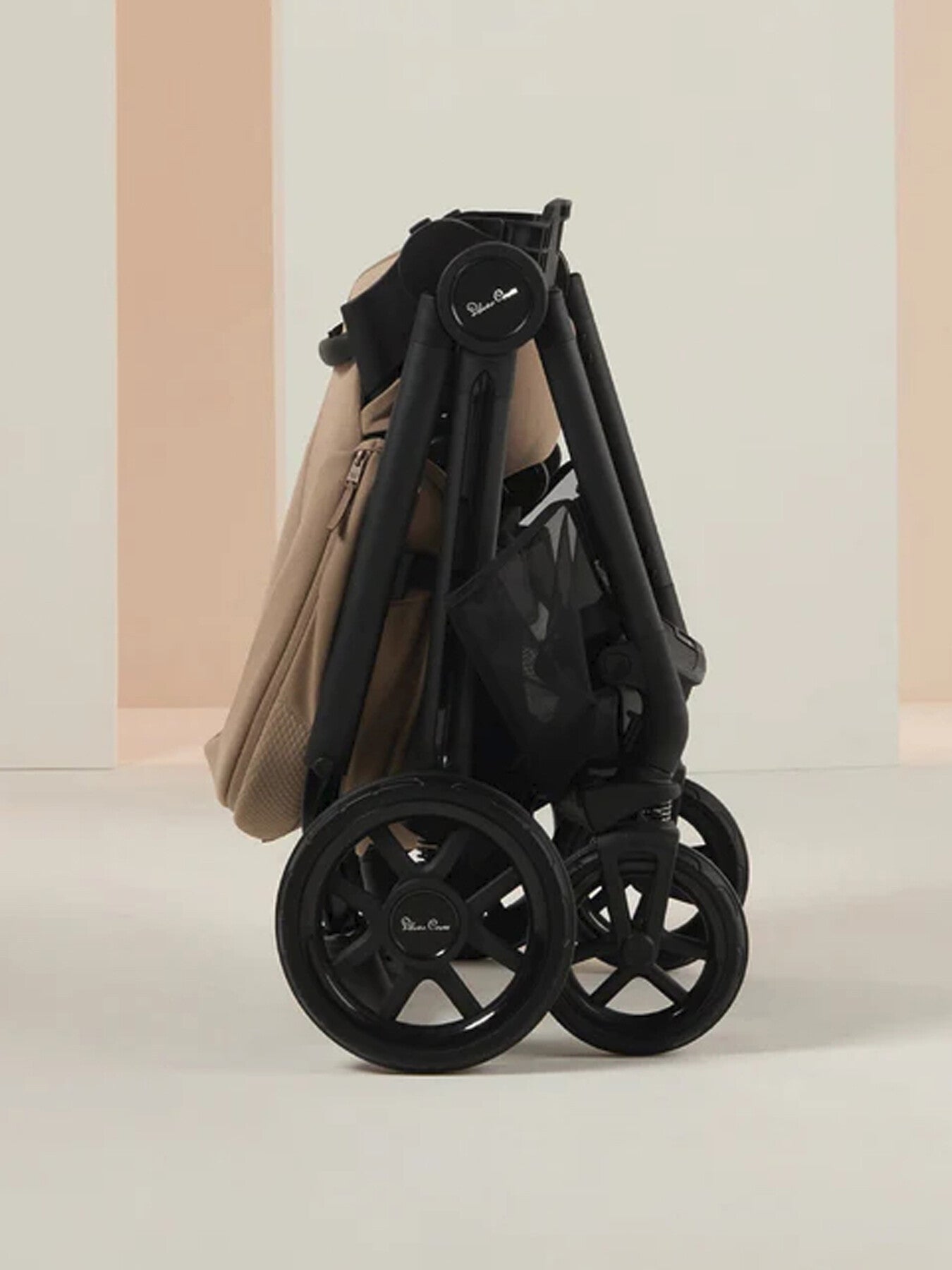 Reef 2 With First Bed Folding Carrycot & Accessory Box