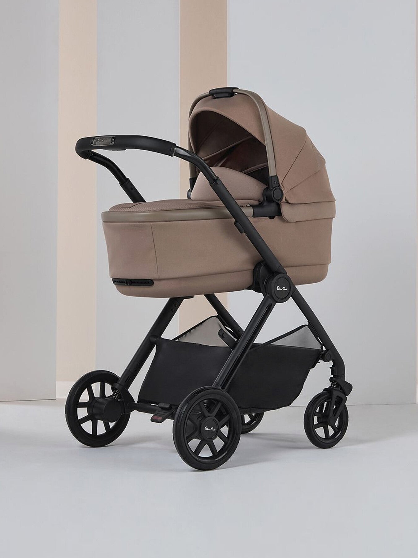 Reef 2 With First Bed Folding Carrycot Accessory Box Dream Dream Base & Motion