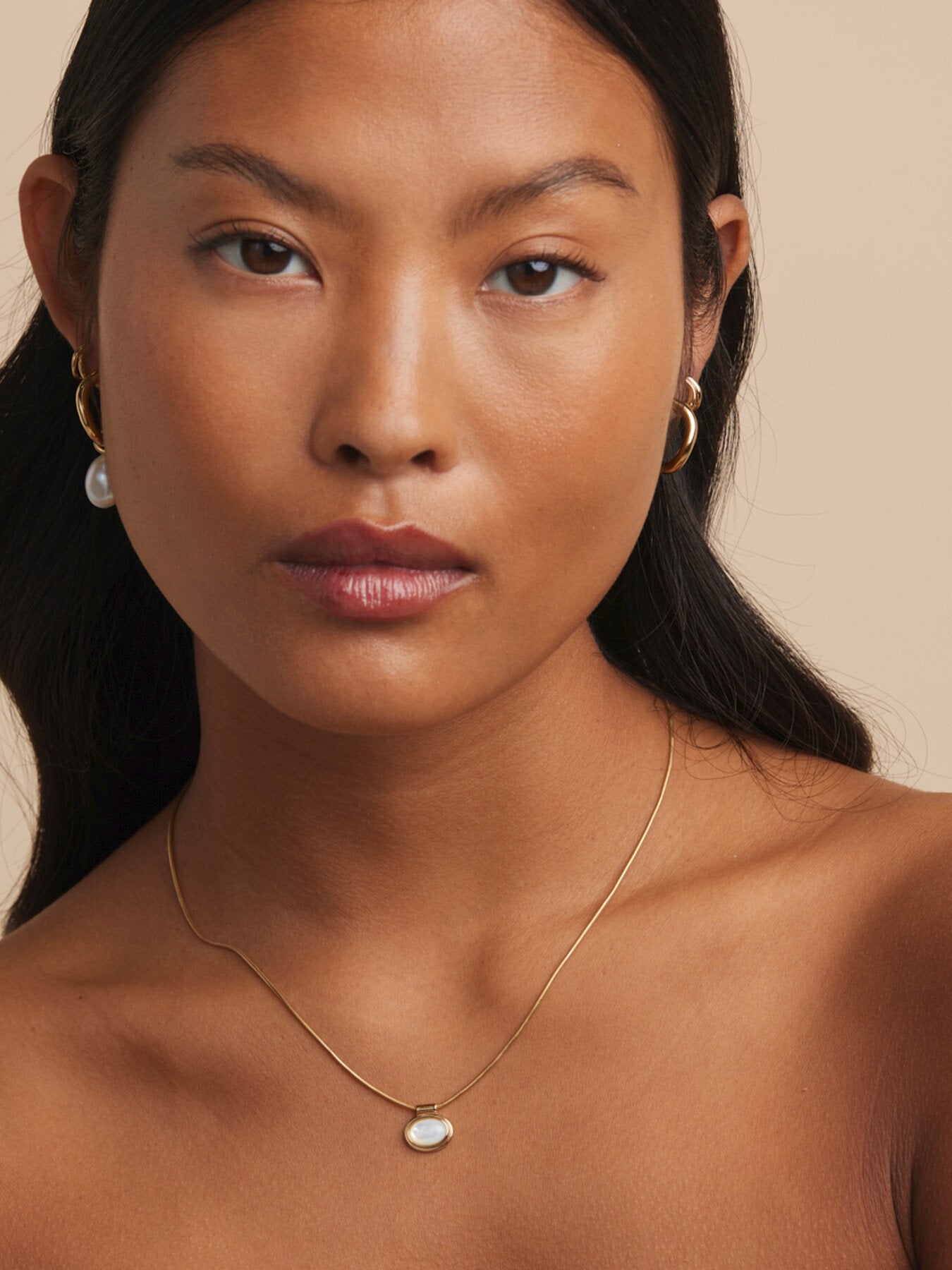 Mother of Pearl Pendant Necklace
