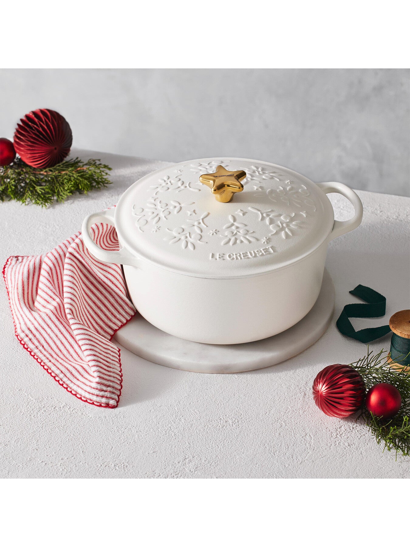 Cast Iron Round Casserole Noel Tree Relief
