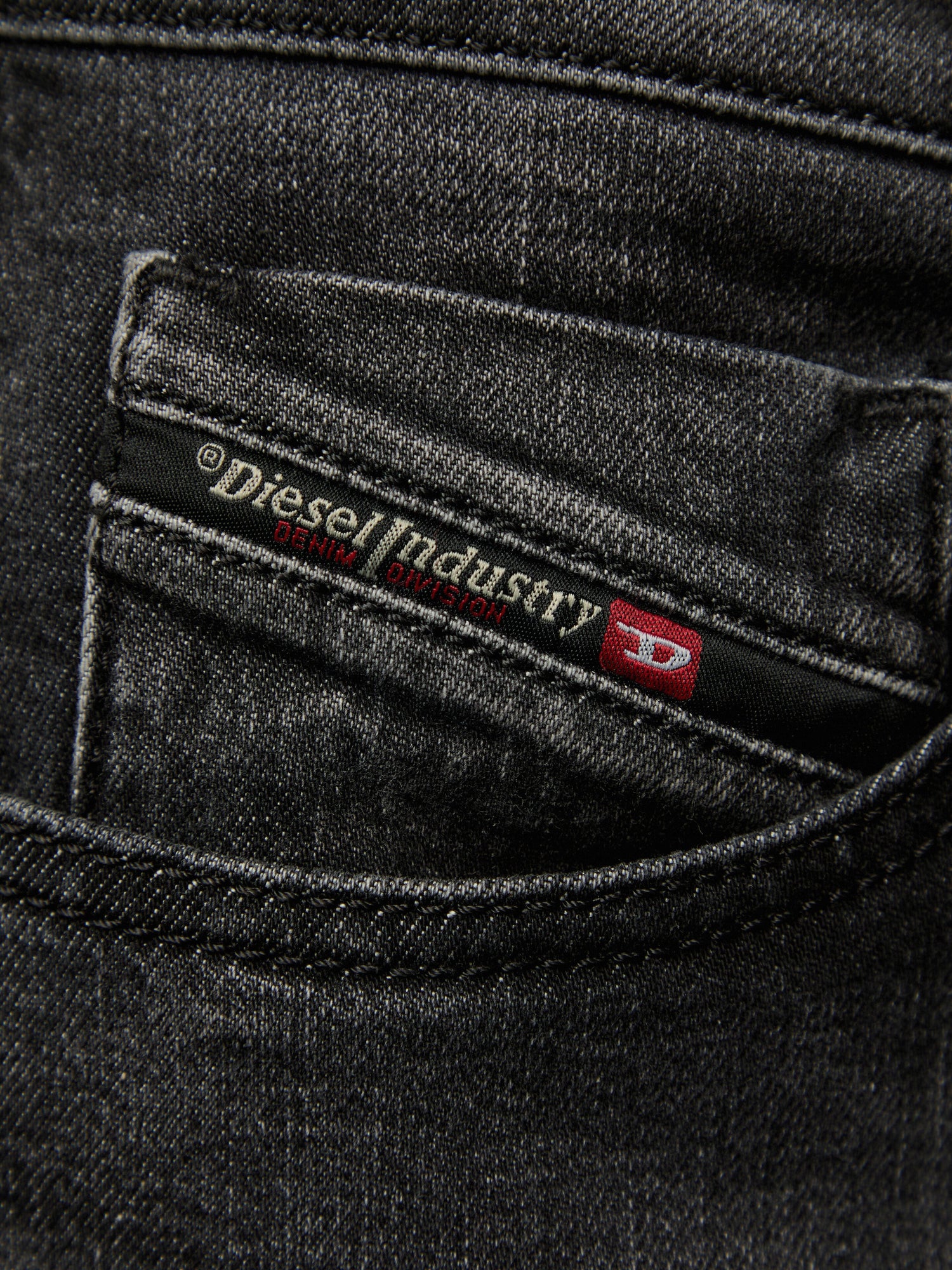 2019 D-Strukt Slim Fit Jeans