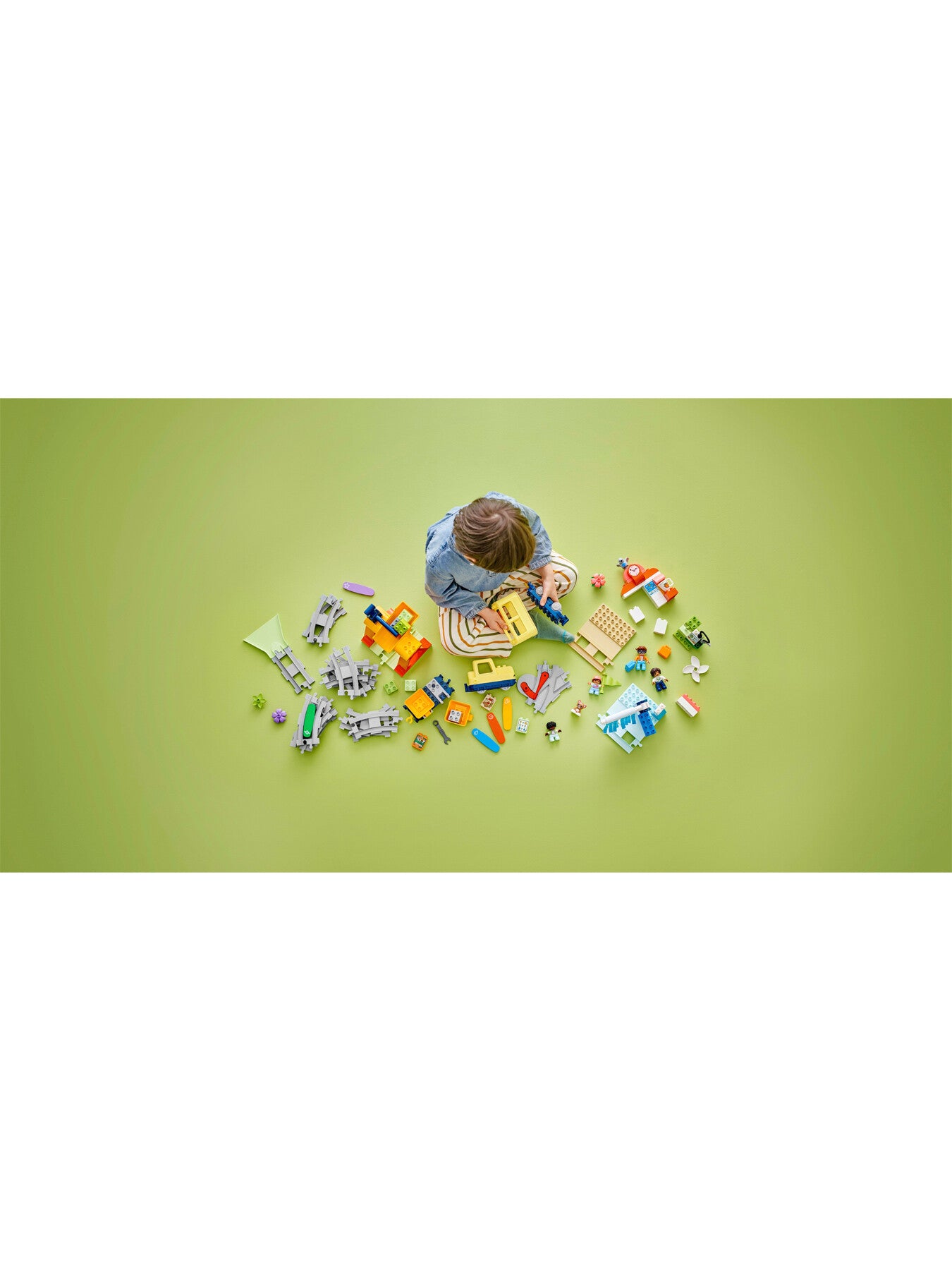 Big Interactive Community Train 10428