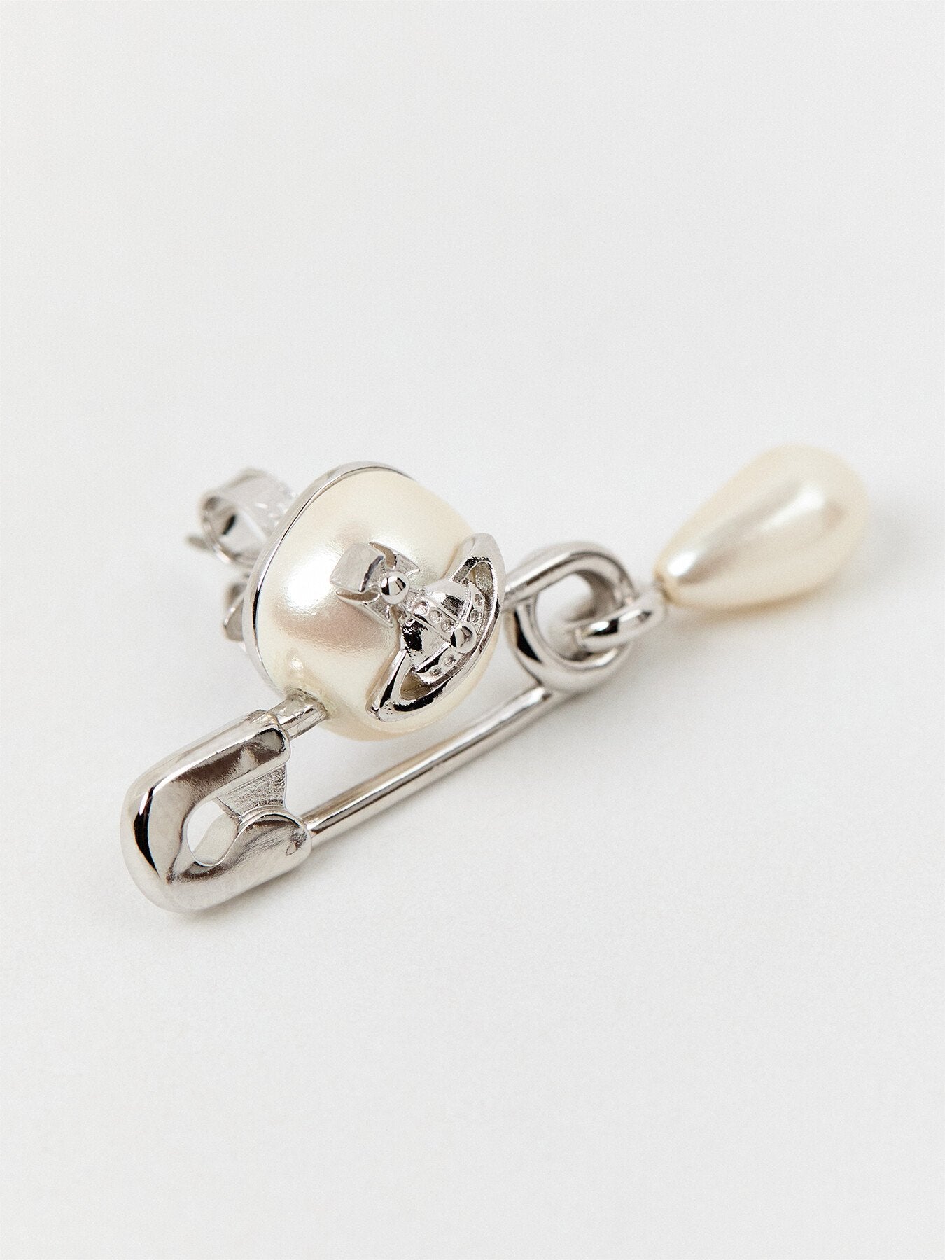 Claude Small Stud Earrings