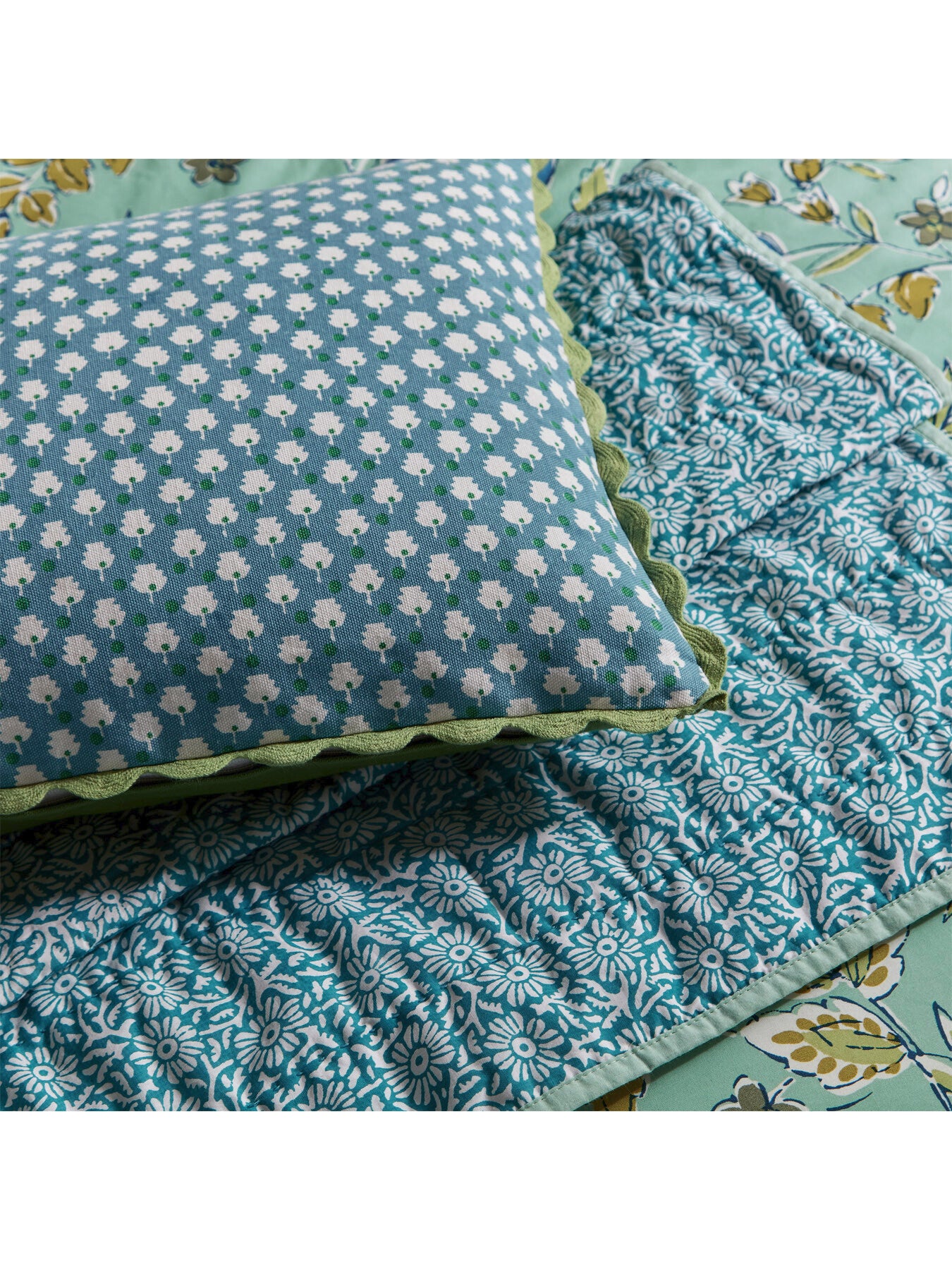Bramble Cushion
