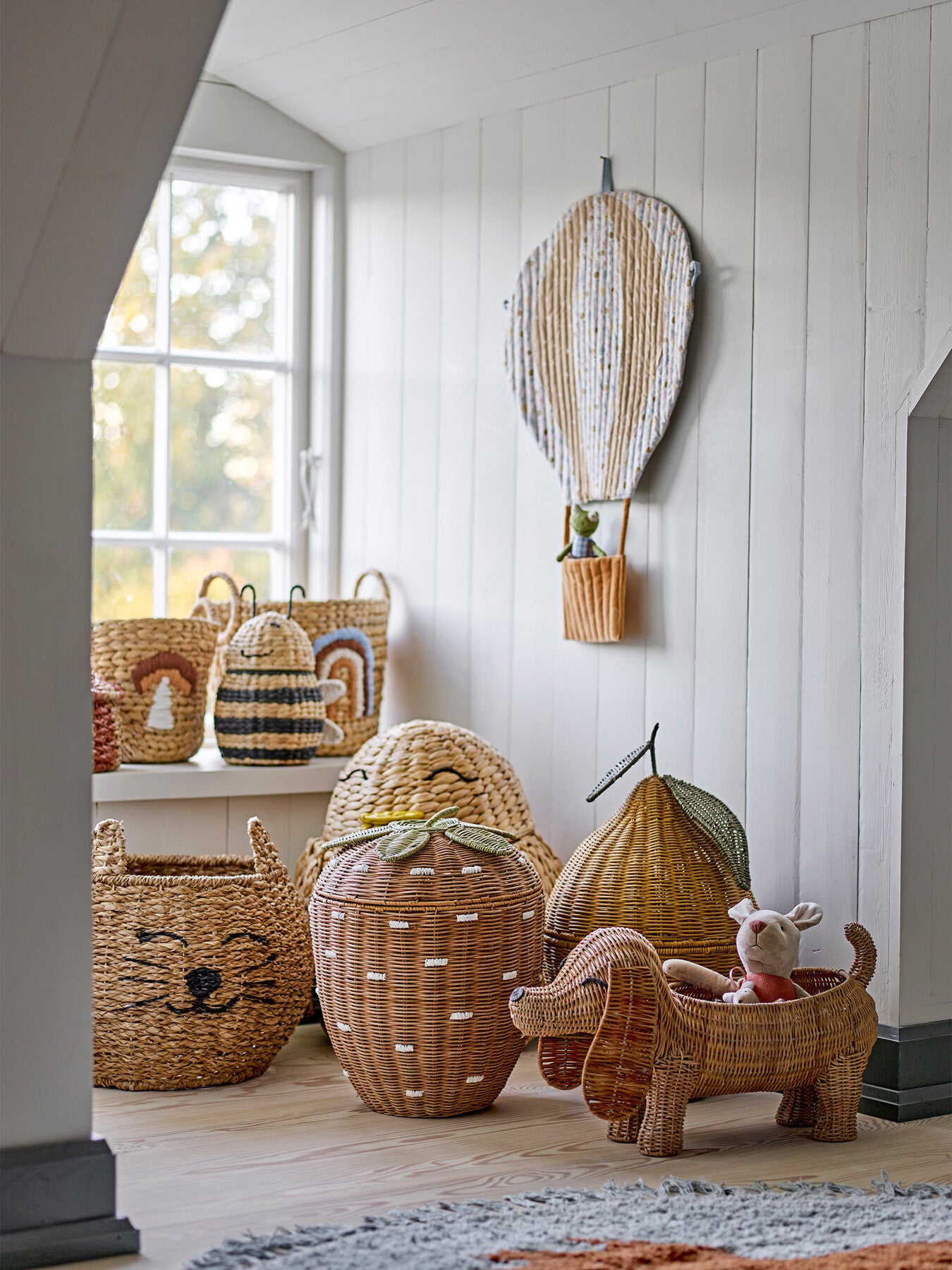 Finn Basket with Lid, Black, Water Hyacinth