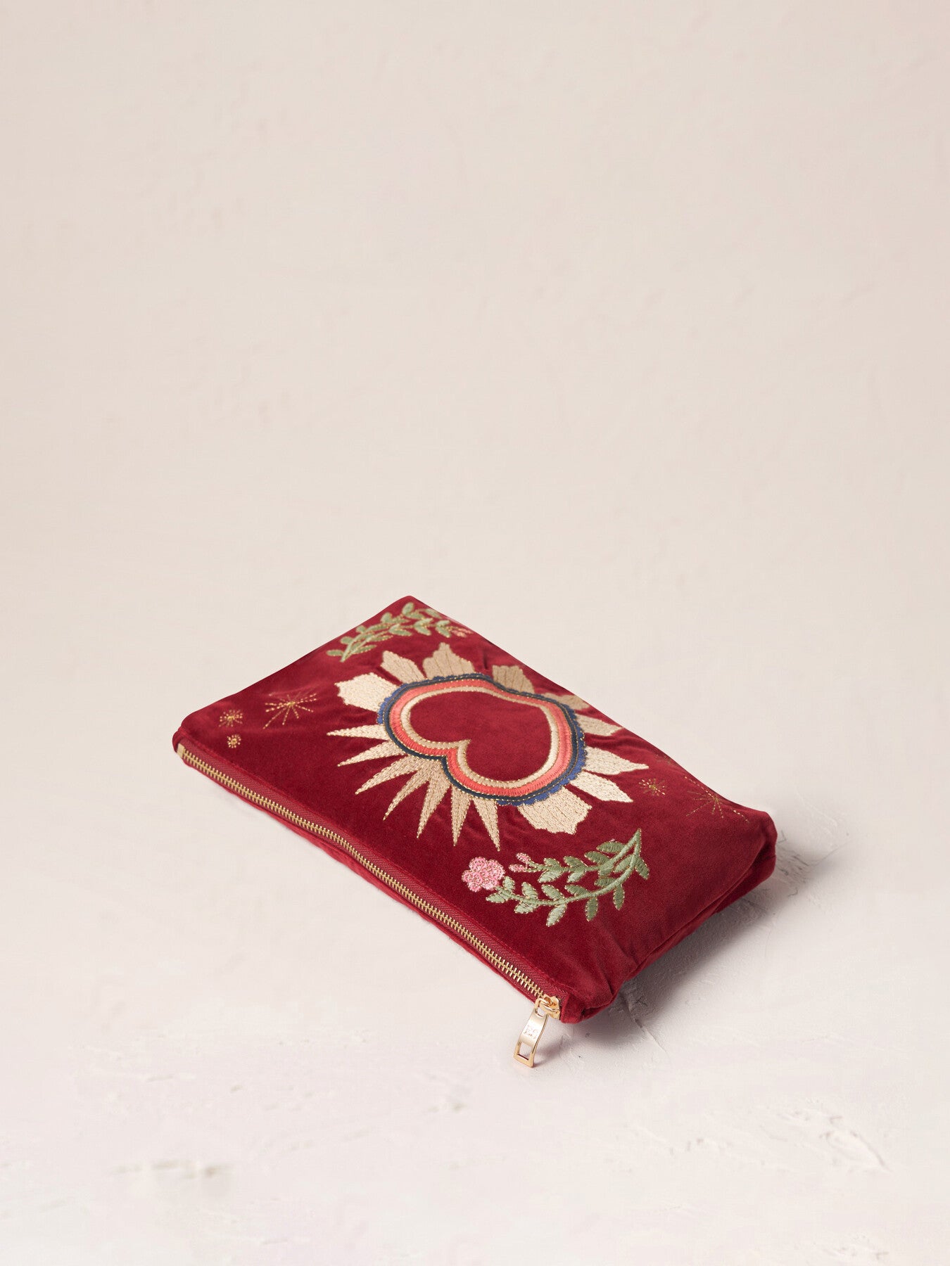 Enchanted Heart Rouge Velvet Everyday Pouch