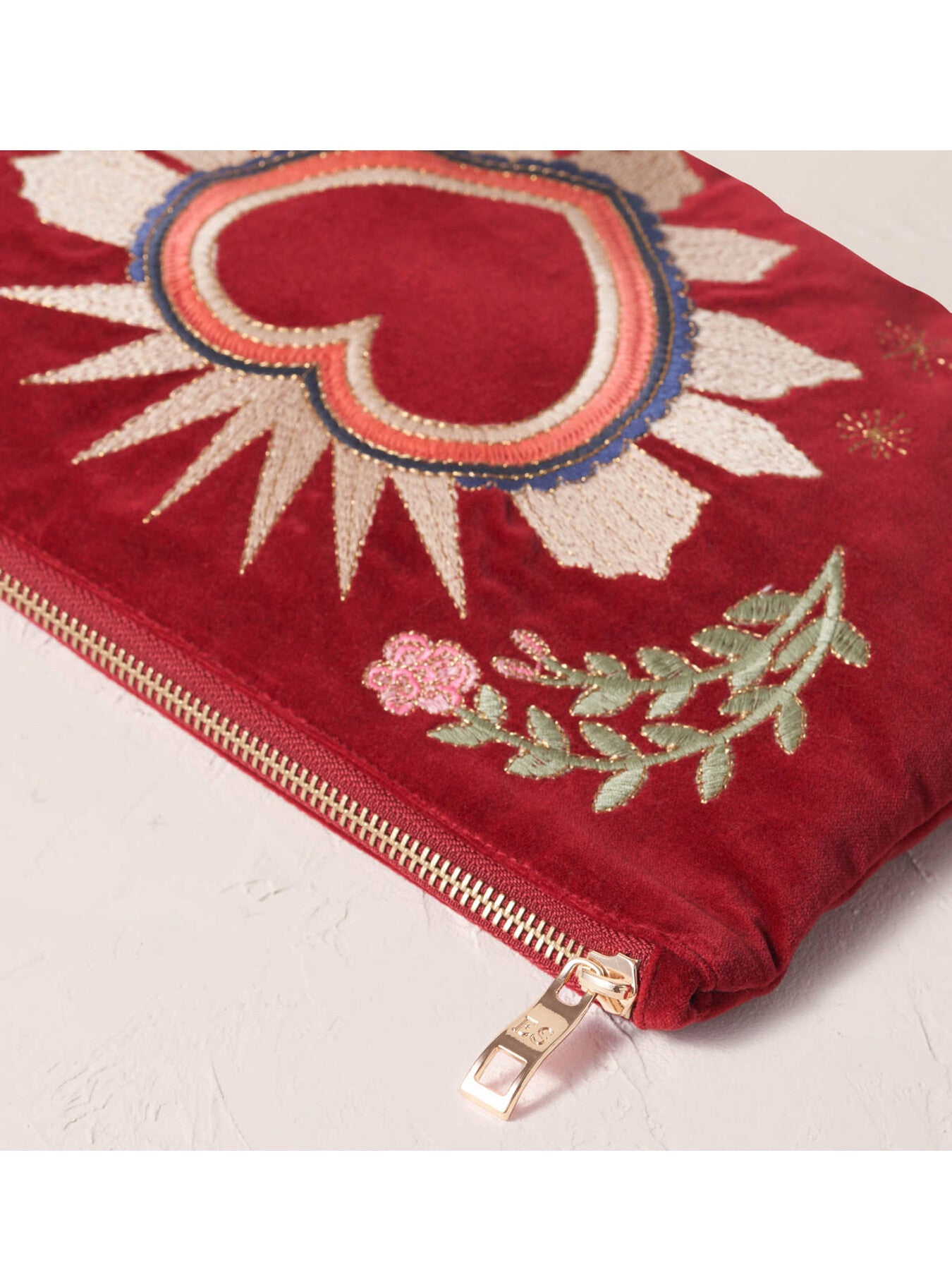 Enchanted Heart Rouge Velvet Everyday Pouch