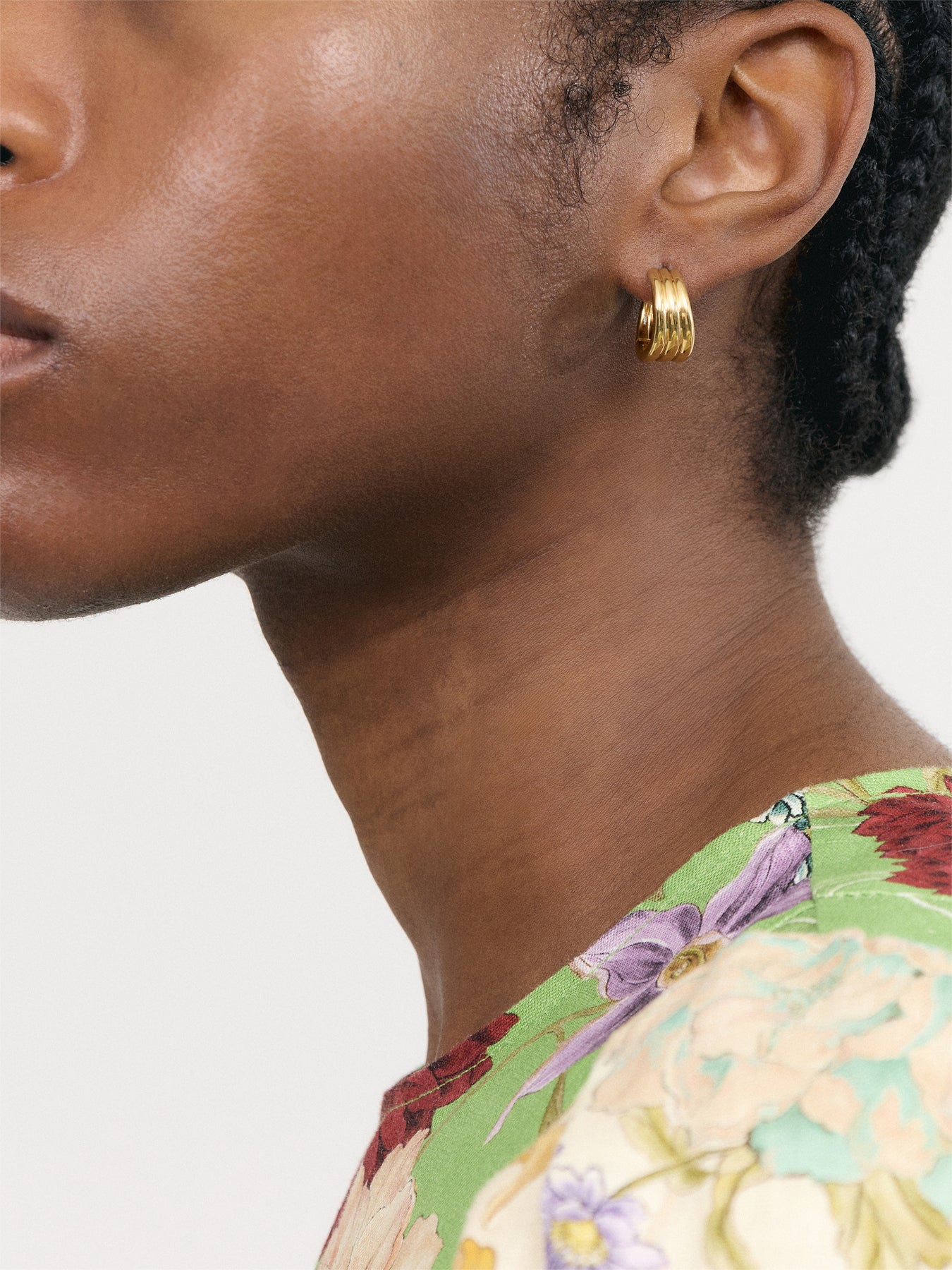 SAVI TRIPLE RIDGE HOOP EARRINGS