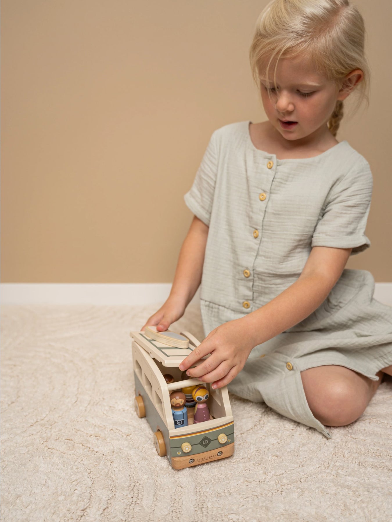 Wooden Vintage Campervan Toy Set