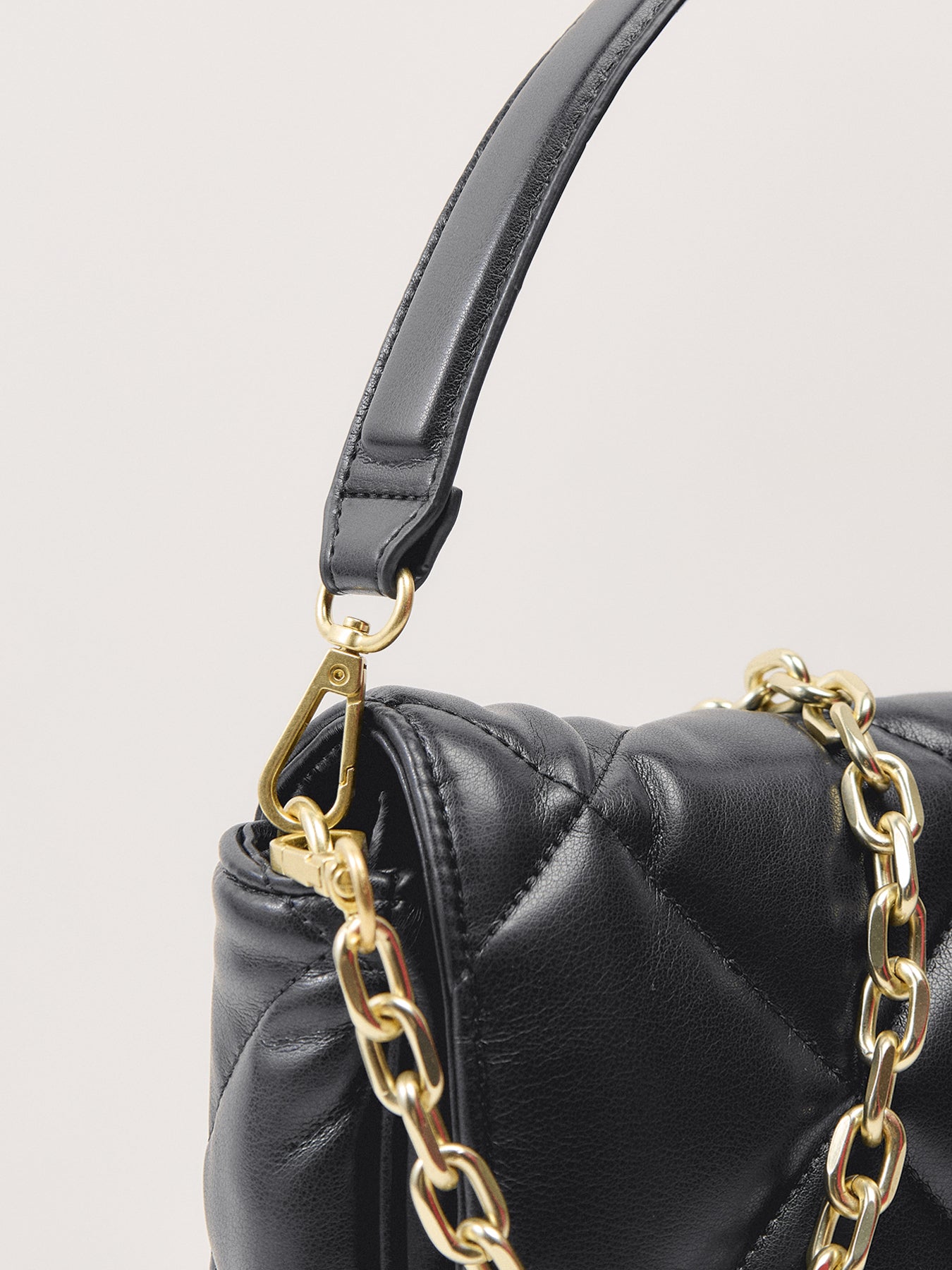 Soft Quilt Shoulder Bag Black