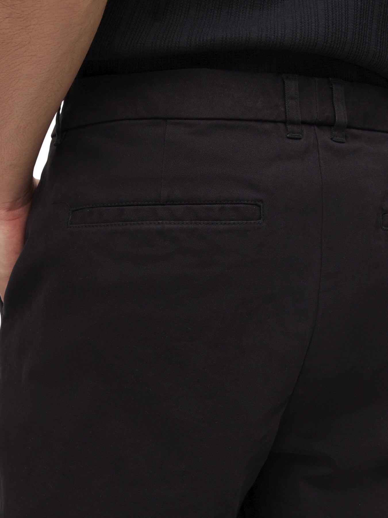 Neiva short