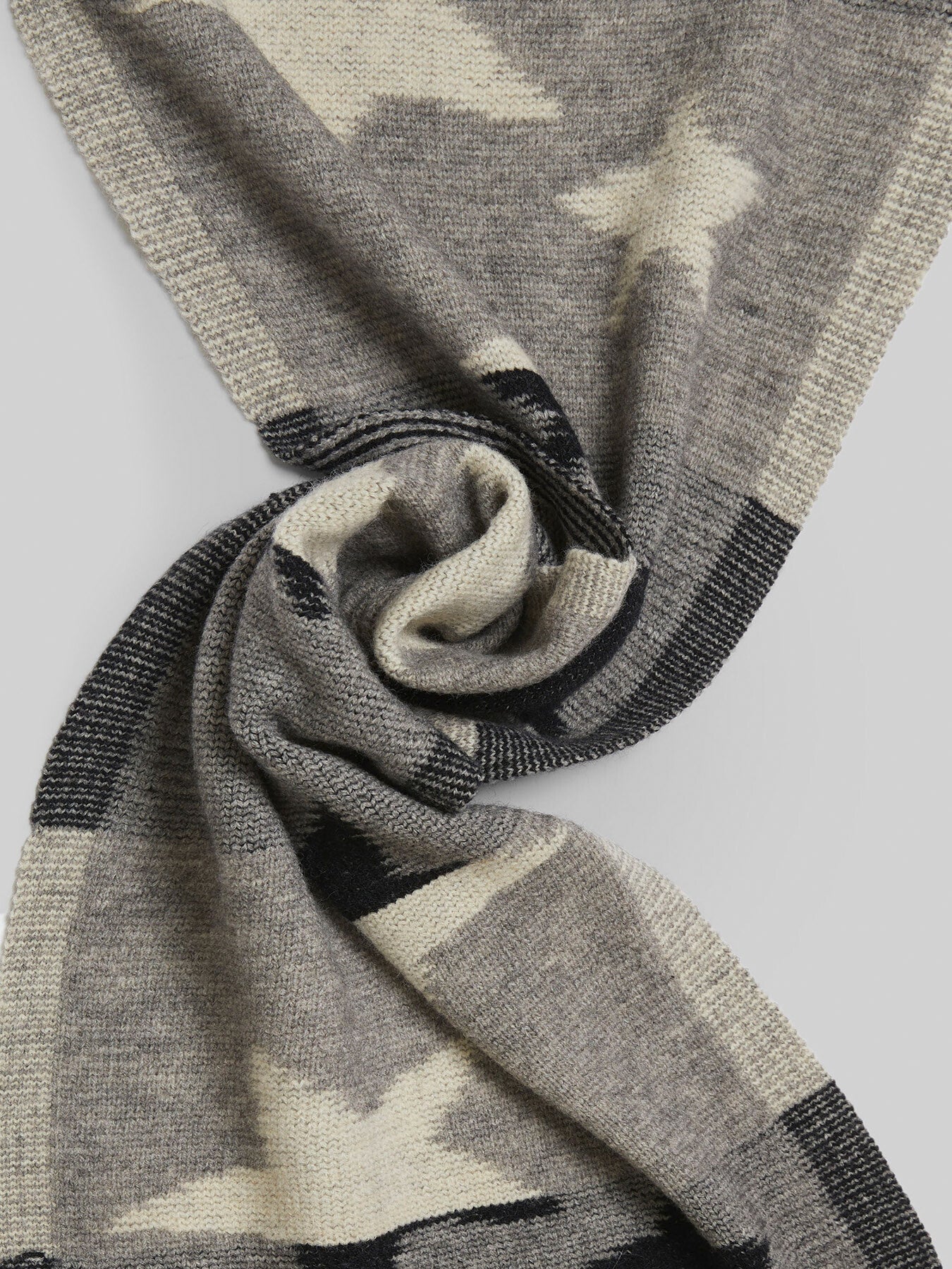 Start Detail Scarf