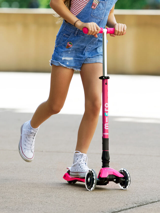 Pink Maxi Deluxe LED Foldable Scooter